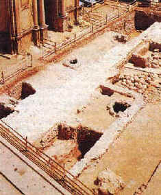 Area archeologica di piazza XIII Vittime.jpg (60059 byte)
